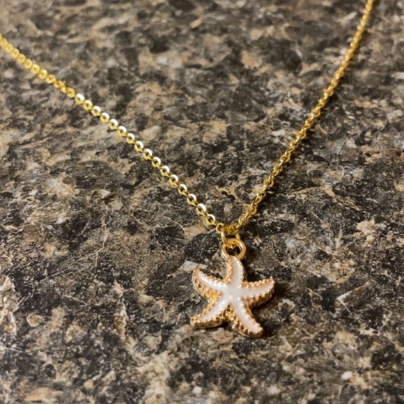 Gold Starfish Necklace - Picture 1 of 1